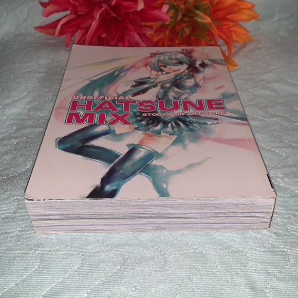 Unofficial HATSUNE MIX Manga Book - Picture 8 of 10